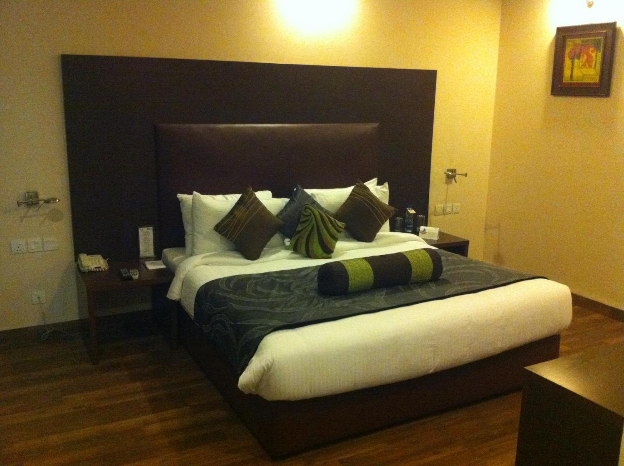 Vibe By The Lalit Traveller Hotel Faridábád Kültér fotó