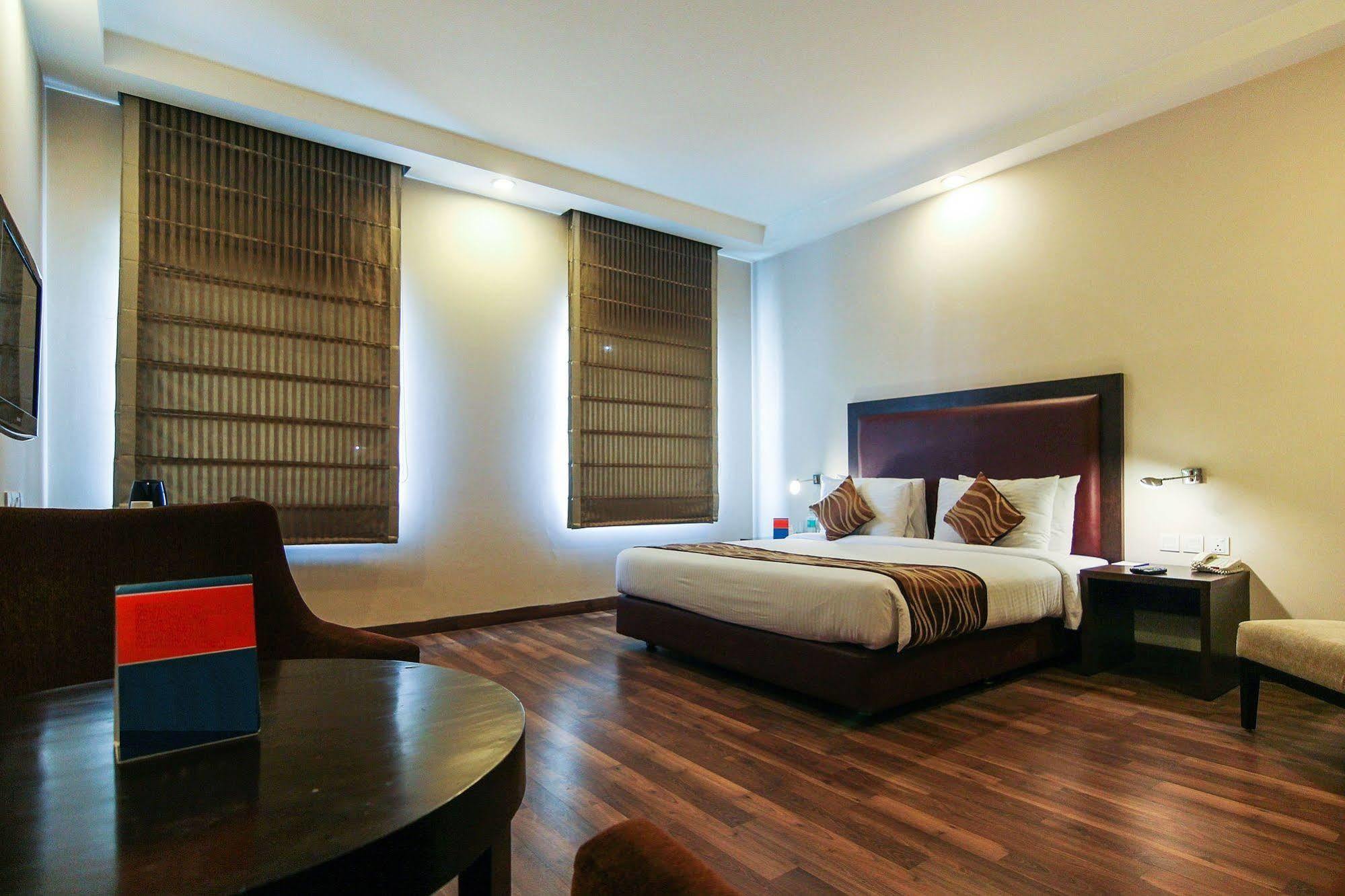 Vibe By The Lalit Traveller Hotel Faridábád Kültér fotó