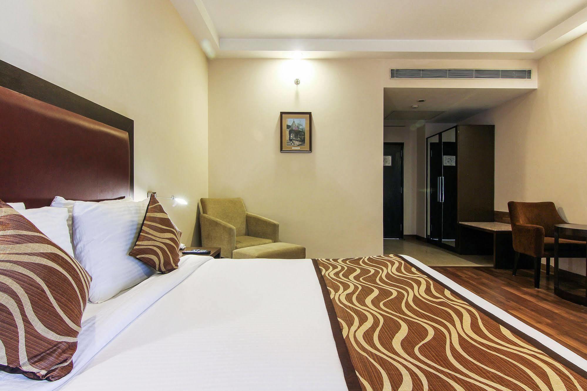 Vibe By The Lalit Traveller Hotel Faridábád Kültér fotó