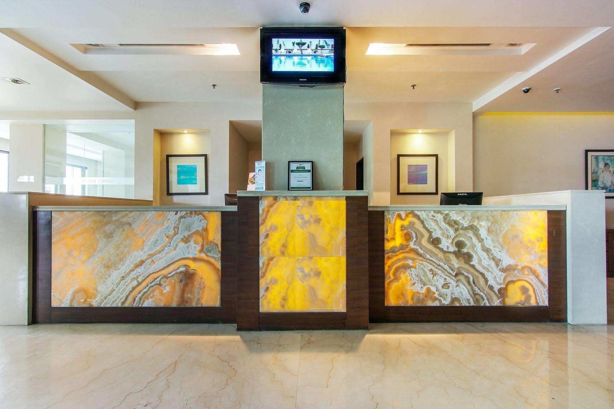 Vibe By The Lalit Traveller Hotel Faridábád Kültér fotó