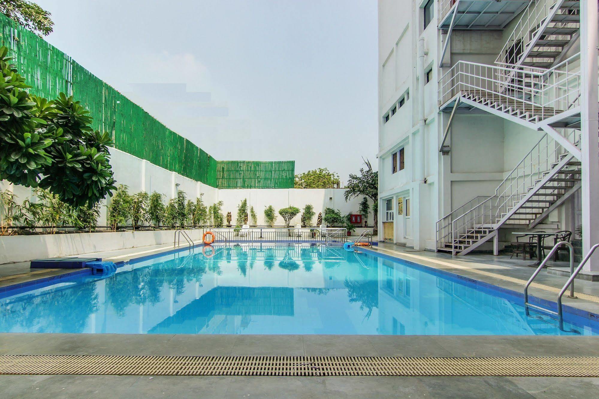 Vibe By The Lalit Traveller Hotel Faridábád Kültér fotó