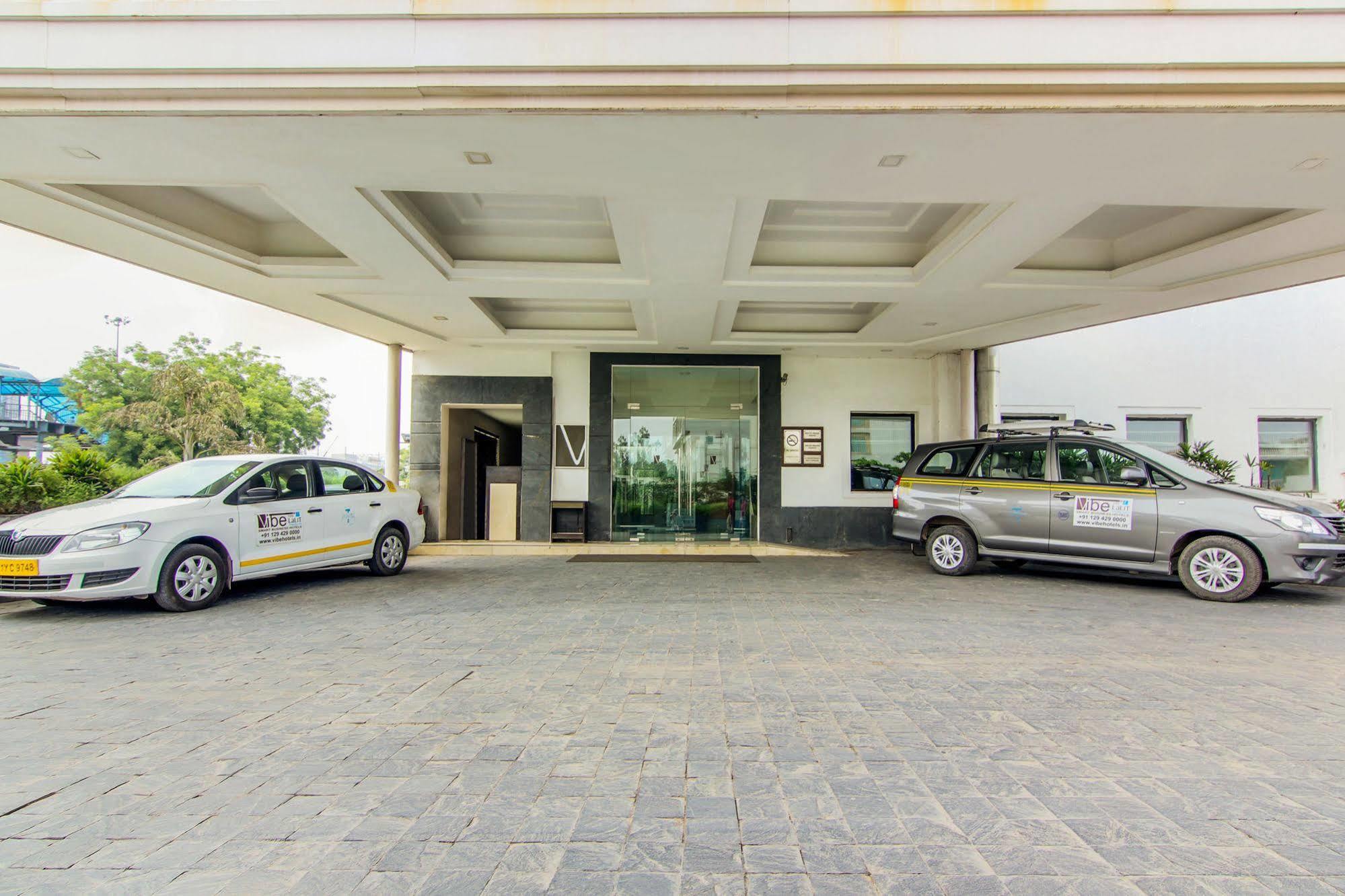 Vibe By The Lalit Traveller Hotel Faridábád Kültér fotó
